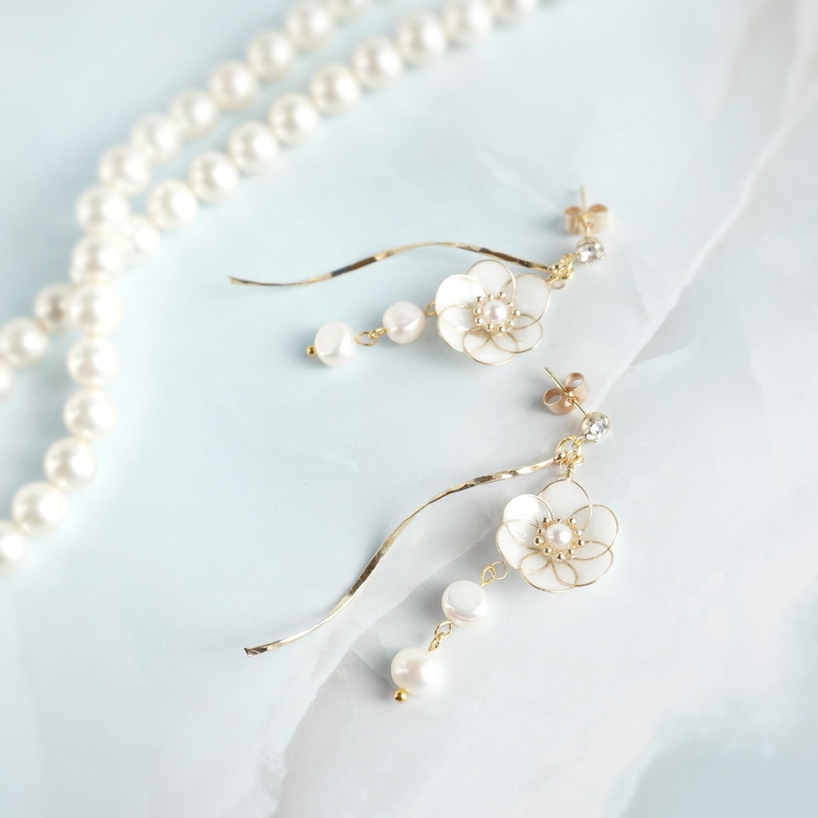 真珠の花咲き　ピアス&イヤリング1枚目の画像